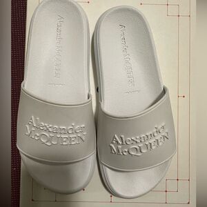 Alexander McQuenn white rubber sandal